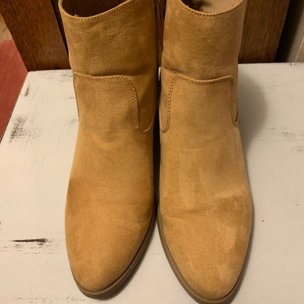 NWOT Women’s Suede Ankle Boots - Tan - Picture 2 of 6